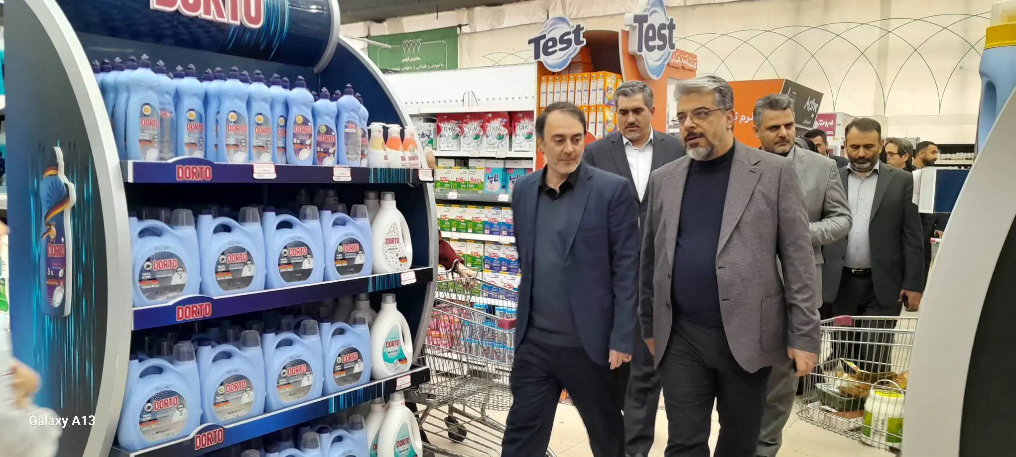 تقدیر مهدی پیرهادی از «مجاهدت در خدمات‌رسانی» کارکنان شهروند/ رضایت شهروندان از تنوع کالایی و طرح‌های حمایتی در بازدید عضو شورای شهر