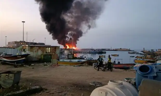 فوری/ کشتی مسافربری در جزیره خارک هدف قرار گرفت