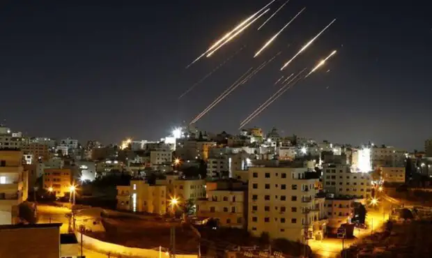 انفجار در دیمونا پس از حمله موشکی ایران / ده‌ها صهیونیست زخمی شدند