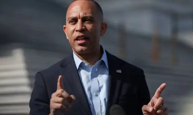 انتقاد تند از ترامپ/ رهبر دموکرات‌ها خواستار تغییر رژیم شد