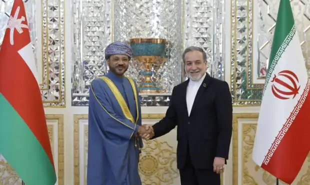 پشت خط تهران و مسقط چه گذشت؟ / گفت‌وگوی عراقچی و البوسعیدی