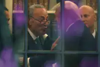 حمله لفظی در سنای آمریکا/ یک سناتور ترامپ را «کودن» خواند