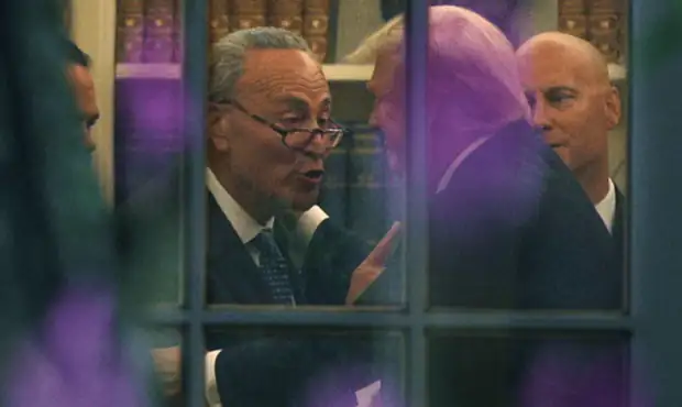 حمله لفظی در سنای آمریکا/ یک سناتور ترامپ را «کودن» خواند