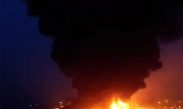 فوری/ حمله هوایی به اسکله بهمن قشم صبح امروز ۱۱ فروردین فوری/ حمله هوایی به اسکله بهمن قشم صبح امروز ۱۱ فروردین