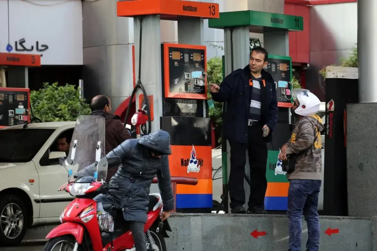 اعلام وضعیت تامین بنزین در شرایط خروج سنگین مردم از شهرها