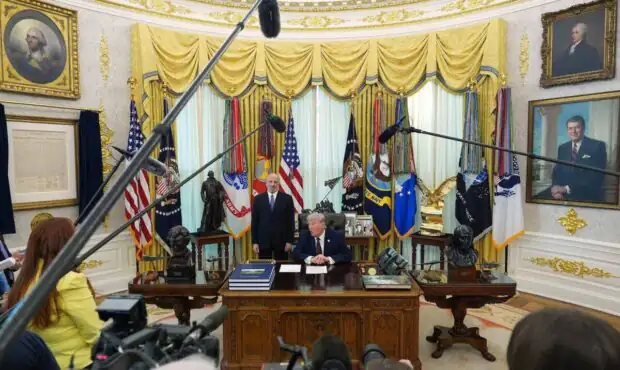 ترامپ: به زودی ایران را ترک می‌کنیم