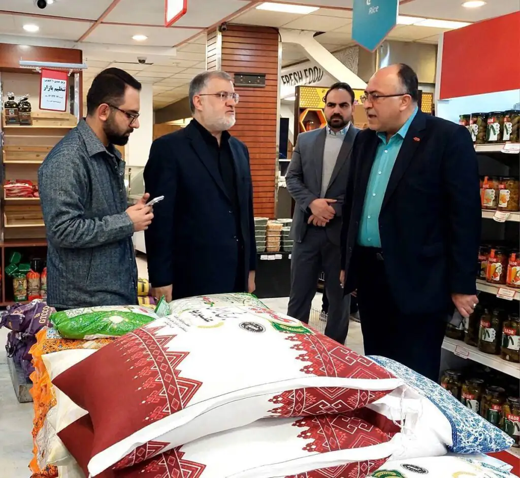 استاندار تهران از روند توزیع کالاهای اساسی در فروشگاه شهروند بازدید کرد