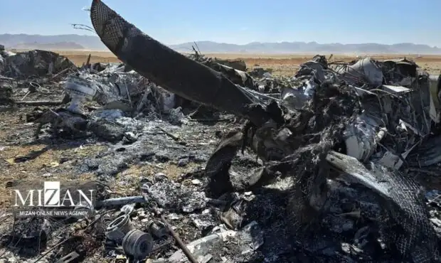 تصاویری از جسد یک نظامی آمریکایی در بین بقایای هلی‌کوپتر منهدم شده + عکس