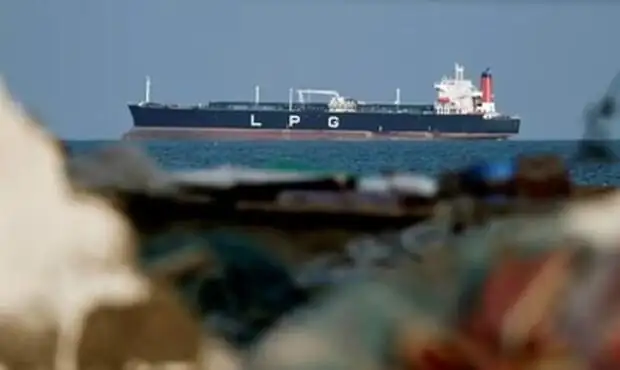 عبور دو کشتی حامل گاز مایع از تنگه هرمز/ این کشتی‌های متعلق به کدام کشور بودند؟