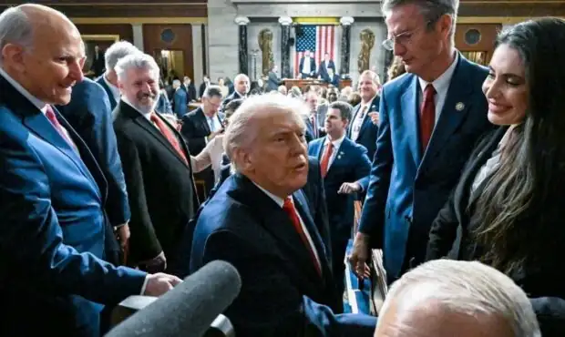 تلاش ۴۸ نماینده کنگره آمریکا برای برکناری ترامپ/ دراپ سایت خبر داد