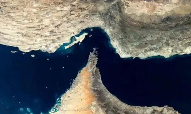 ترافیک سنگین در تنگه هرمز/ انتظار ۸۰۰ کشتی برای مجوز تهران ترافیک سنگین در تنگه هرمز/ انتظار ۸۰۰ کشتی برای مجوز تهران