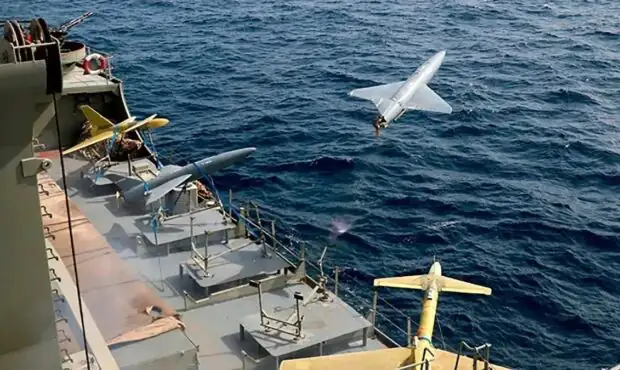 فوری/ ناو آمریکایی در تنگه هرمز متوقف شد