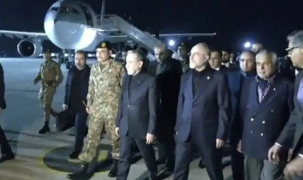 تصویری دیده نشده از هیات ایران در فرودگاه اسلام آباد + عکس