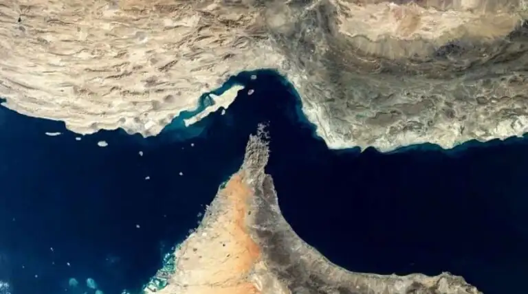 حمله به یک کشتی در سواحل عمان/ انگلیس مدعی شد