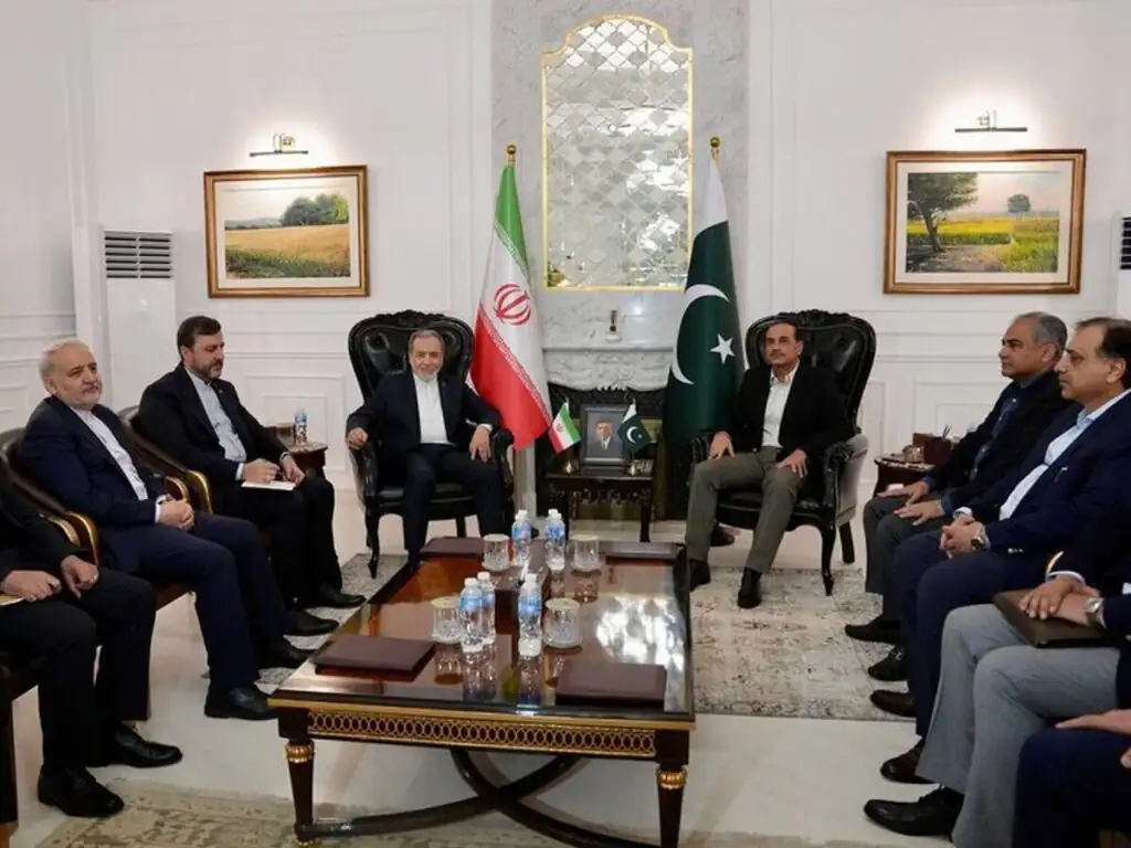 پشت پرده دیدار عراقچی با فرمانده ارتش پاکستان فاش شد