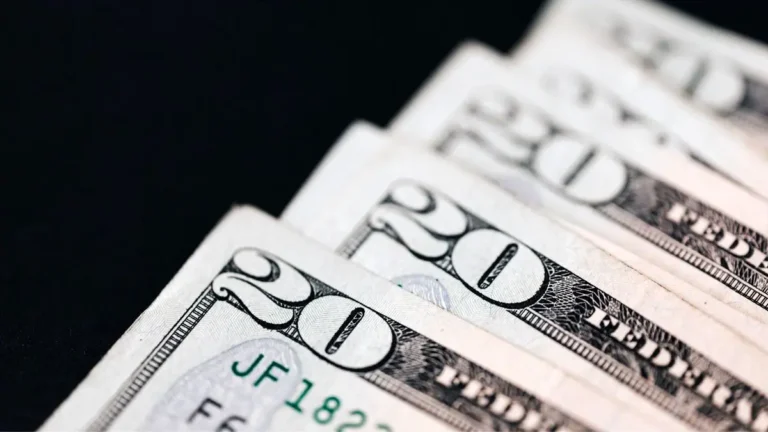جدیدترین قیمت دلار در بازار آزاد امروز چهارشنبه ۲ اردیبهشت ۱۴۰۵
