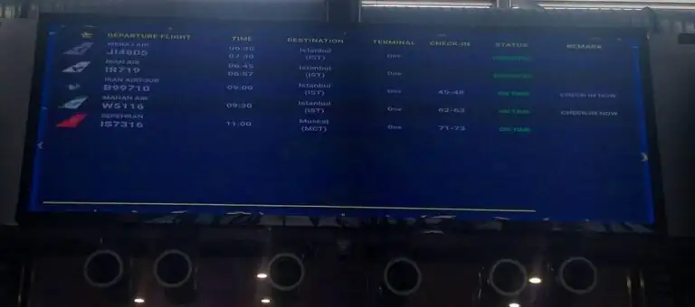 این شما و این اولین مسافران فرودگاه امام بعد از جنگ