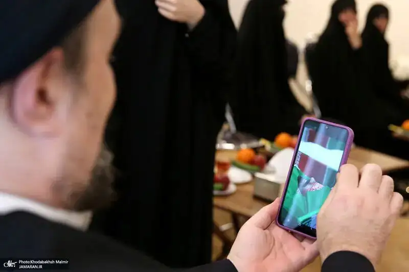 لبخند شهید لاریجانی در قاب وداع/ سیدحسن خمینی تصویر را با تأمل نگاه کرد