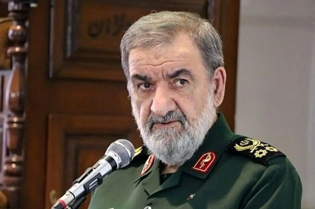 پاسخ محسن رضایی به یک سوال درباره رهبر انقلاب / چرا آیت‌الله مجتبی خامنه‌ای در مقابل مردم ظاهر نمی‌شوند؟