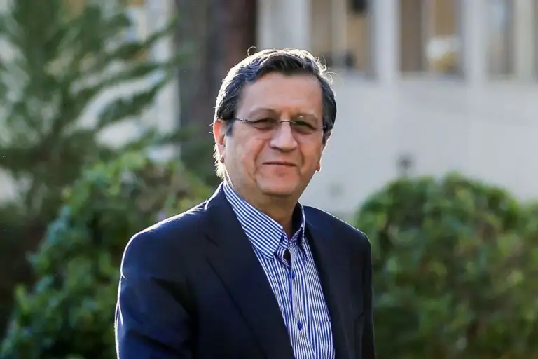 بانک مرکزی برنامه ارزی خود را تشریح کرد/ همتی: اولویت با ورود ارز و حمایت از تولید است