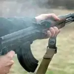 حضور مجریان صدا و سیما در آنتن زنده با اسلحه + عکس
