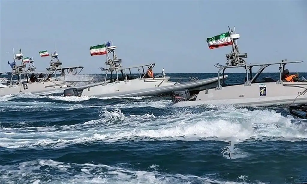 چرا آمریکا نتوانست تنگه هرمز را باز کند؟/ معاون نیروی دریایی سپاه توضیح داد