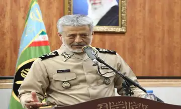 دریادار سیاری: در شرایط آتش بس میدان از جنگ سخت به جنگ نرم واگذار شده است/ میدان جنگ نرم را رها نخواهیم کرد/ در جنگ رمضان همه‌ی نبردها جنگ سخت نبودند