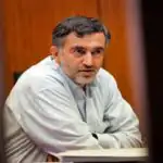 روایت عبدالله گنجی درباره خبرها پیرامون جراحت پای رهبر انقلاب/ رفتن رهبر معظم به بیمارستان گاندی و بمباران به این دلیل غیرواقعی است