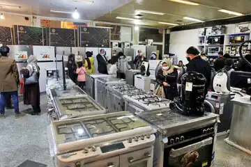 رئیس اتحادیه صنف فروشندگان لوازم خانگی تهران: مردم به جای خرید، لوازم خانگی خود را تعمیر می‌کنند/ خرید یخچال به ۱۰ ماه پس‌انداز نیاز دارد