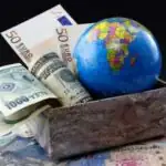 اقتصاد جهان زیر فشار جنگ / تورم بالا رفت، نفت همچنان ملتهب ماند