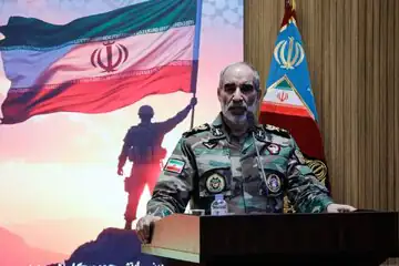 فرمانده نیروی زمینی ارتش: برای مقابله با تهدیدات دشمن از هیچ کوششی دریغ نمی‌کنیم/ دانشگاه افسری امام علی(ع) مرکز تربیت افسران تراز انقلاب اسلامی است