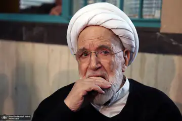 عکسی از مهدی کروبی در کنار سیدحسن و سیدعلی خمینی در حرم امام