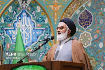 امام جمعه قم: دشمن به دنبال ایجاد اختلاف در جبهه داخلی است/ همه باید در مسیر ولایت حرکت کنند