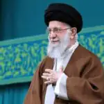 انتشار تصویر ویژه از رهبر انقلاب در کنار رهبر شهید به مناسبت عید غدیر