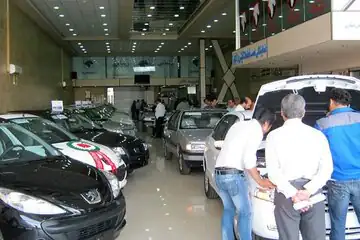 تکان قیمت‌ها در بازار خودرو؛ این خودرو ۴۵۰ میلیون تومان ارزان شد/ آخرین قیمت تارا، شاهین، پژو، سمند و ساینا + جدول