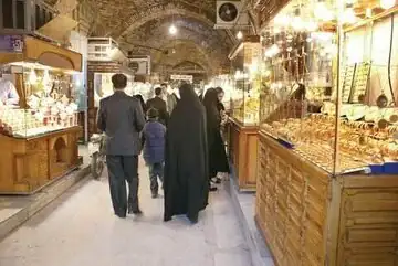 پیش‌بینی یک اقتصاددان درباره قیمت طلا، سکه، ارز و خودرو تا پایان سال/ چرا مدیریت بازار طلا و ارز در خردادماه آسان‌تر است؟