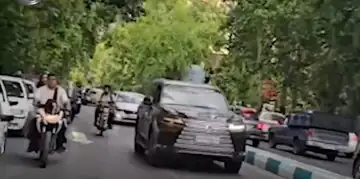 هشدار درباره شکست گریزناپذیر «شوک‌درمانی» احتمالی/ انتقاد از «رژه اشرافیت» / همزمان با کمبود ارزی، لگسوس‌های وارداتی را ۱۱۰ میلیارد تومان فروختند