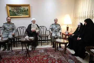 فرمانده کل ارتش در دیدار با خانواده شهید سپهبد باقری؛ دشمن فهمید که باید به ملت ایران و نظام جمهوری اسلامی، احترام بگذارد/ دشمن تصورات بسیار غلطی داشت