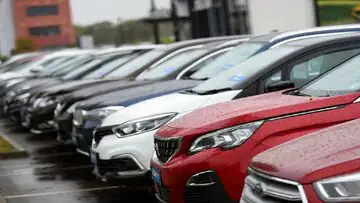 این خودروها مشمول مالیات می‌شوند؛ خودروی ۱۰ میلیارد تومانی چقدر باید مالیات بدهد؟/ فرمول محاسبه مالیات خودروهای گران قیمت