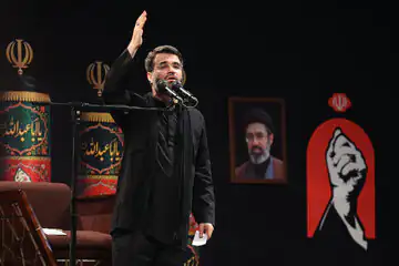 تصاویری از مراسم عزاداری شب تاسوعا در جوار محل شهادت رهبر شهید/ محسن رضایی با لباس شخصی آمد/ سلام و احوالپرسی باهنر با حداد عادل