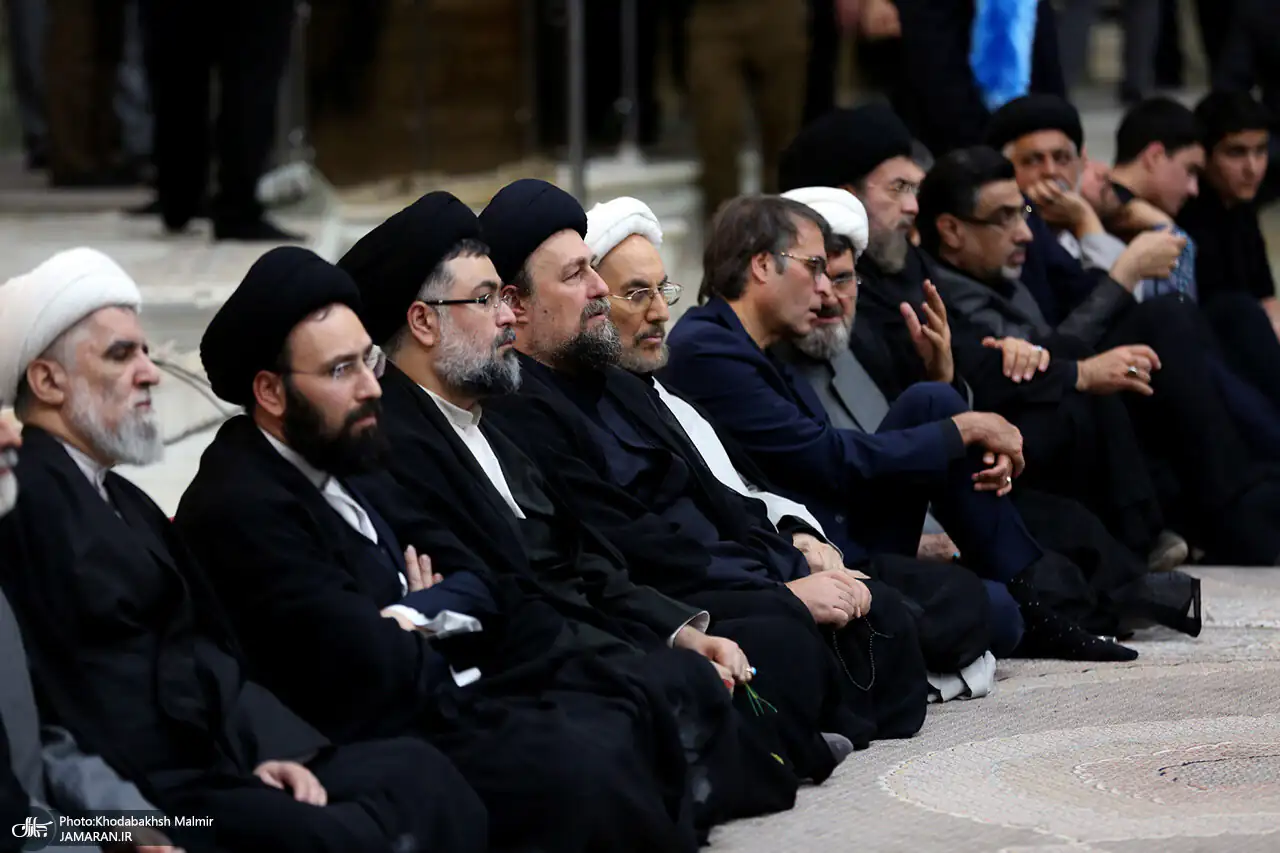 عکسی متفاوت از مسعود پزشکیان در کنار سید یاسر خمینی/ زهرا پزشکیان همنشین دختر امام (ره) شد/ علی یونسی و مهدی هاشمی هم بودند+ تصاویر
