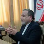 روایت عراقچی از لحظه شهادت رهبری/ ساختمانی که در آن نشسته بودیم هدف قرار گرفت اما...