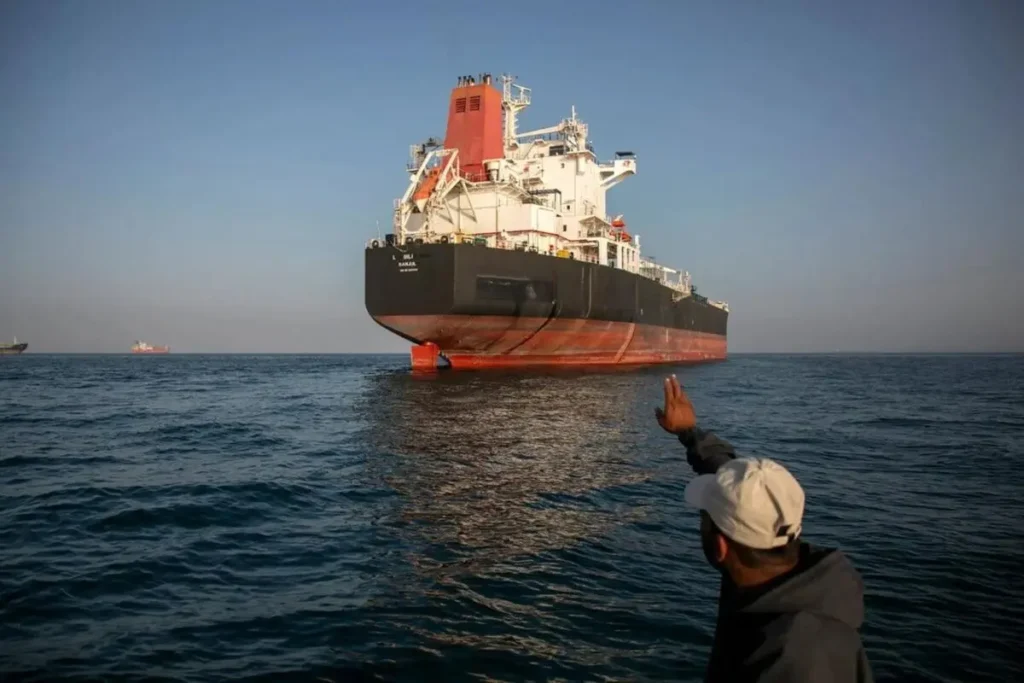 رادارها در تنگه هرمز روشن شدند؛ سیگنال تازه به بازار