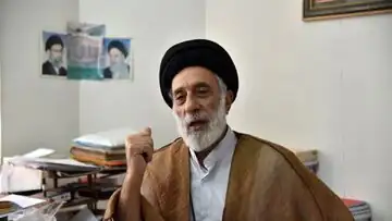 سید هادی خامنه ای: اصراری برای ملاقات با اعضای درجه یک خانواده برادر شهیدم ندارم/ قبل از انقلاب من و برادرم، ممنوع‌ااخروج بودیم؛ بعد روسیه برویم؟!