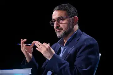 انتقاد شدید عضو کمیسیون امنیت از رفتار صدا وسیما در قبال رئیس مجلس؛ برنامه قالیباف را قطع کردید و کنار ترامپ ایستادید!