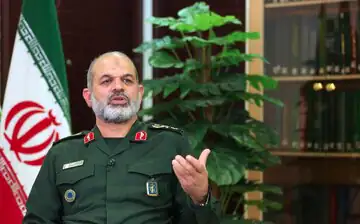 اولین حضور فرمانده کل سپاه در انظار عمومی بعد از جنگ/ احمد وحیدی در مصلی تهران+ عکس