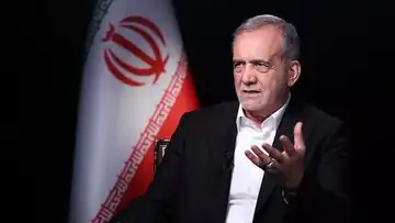 پیام پزشکیان همزمان با مراسم وداع با پیکر رهبر شهید/ پرچم قائد شهید بر زمین نمی‌ماند