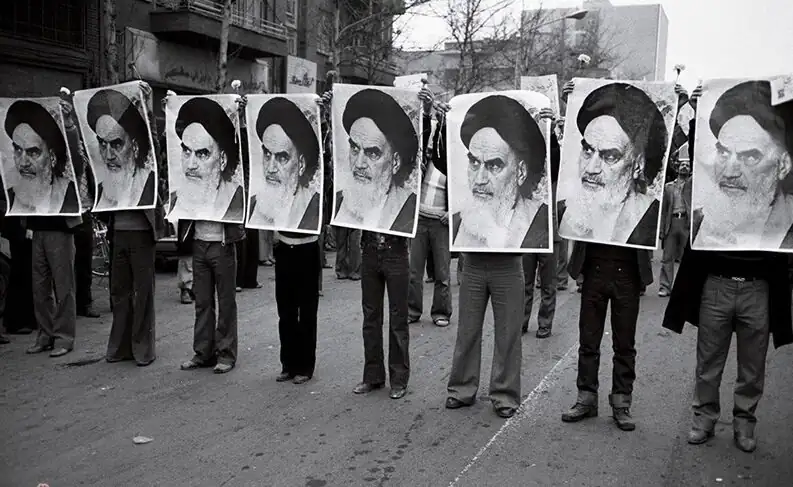 6437002 تشییع آقای ایران؛ مقابل دو جریان «باید برخاست»