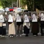 تشییع آقای ایران؛ مقابل دو جریان «باید برخاست»