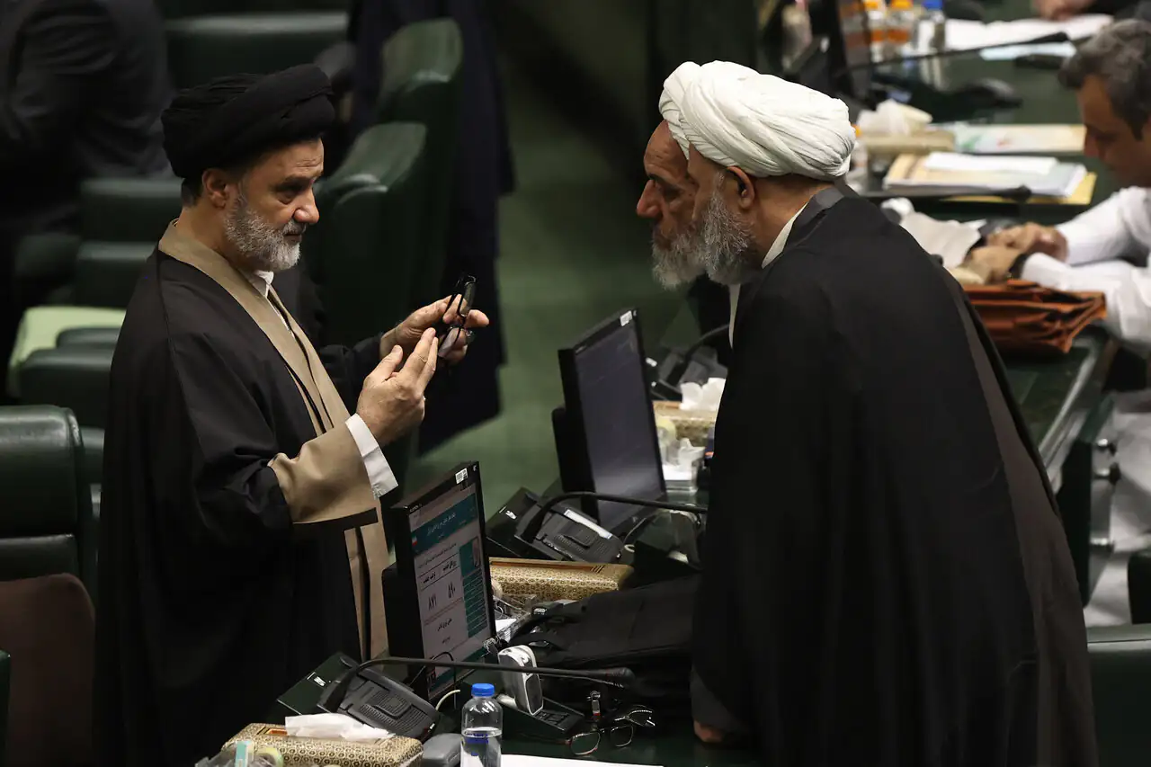 6437165 رمزگشایی از ادعای جدید نبویان، منظور از کودتا چیست؟/ صدا و سیما یار کمکی مخالفان تفاهم ایران و آمریکا شد